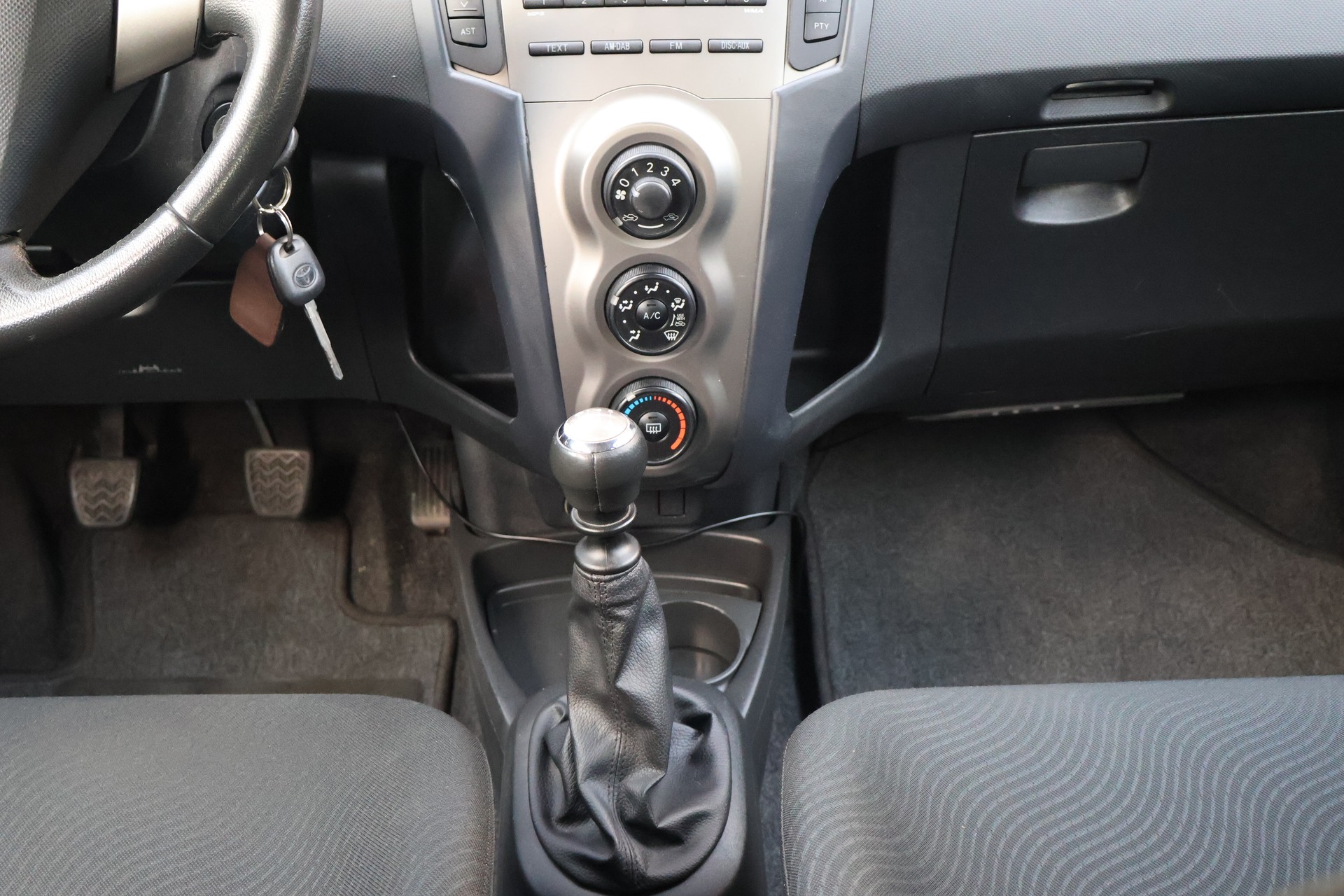 TOYOTA Yaris 1.33 Linea Sol-image-7