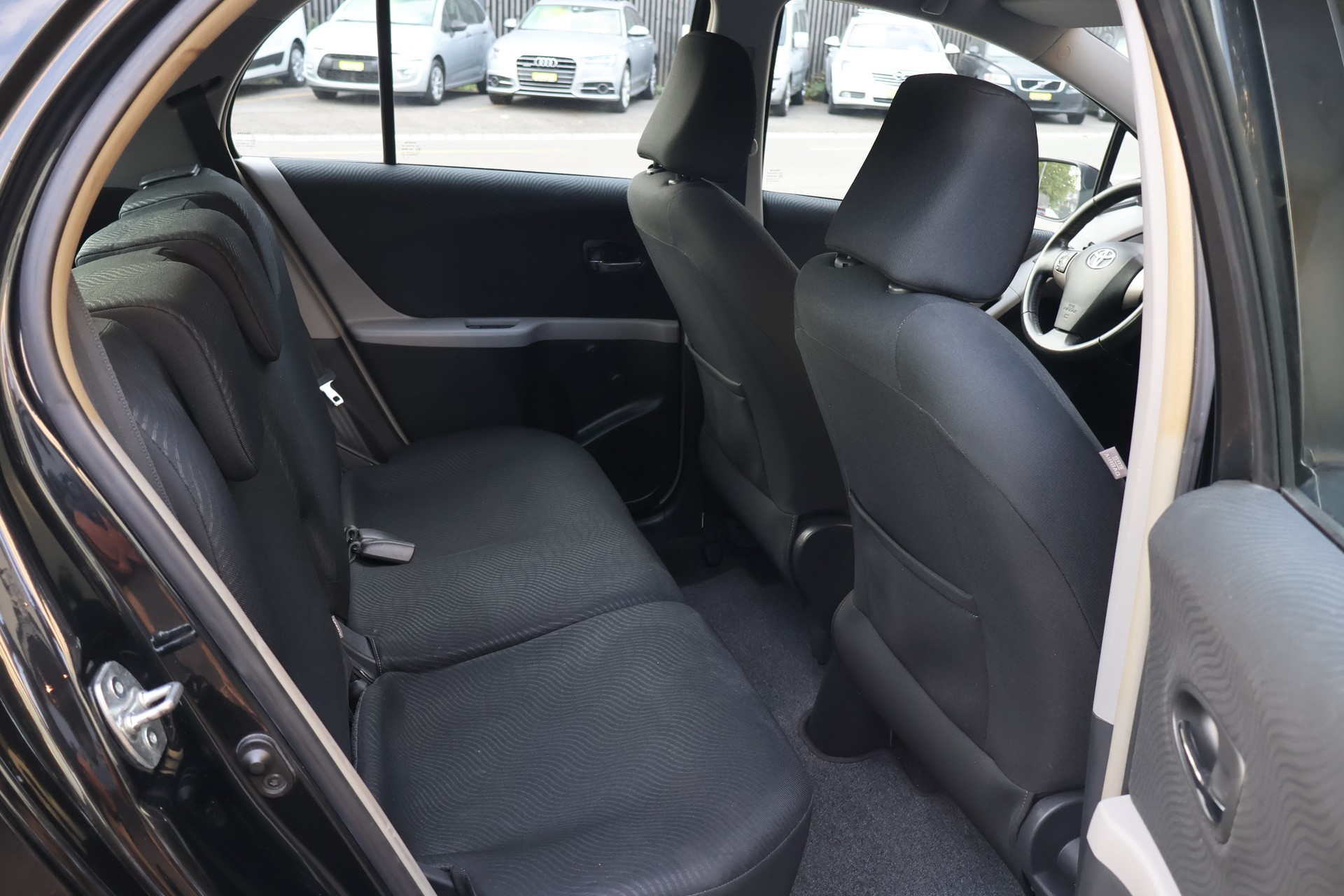 TOYOTA Yaris 1.33 Linea Sol-image-10