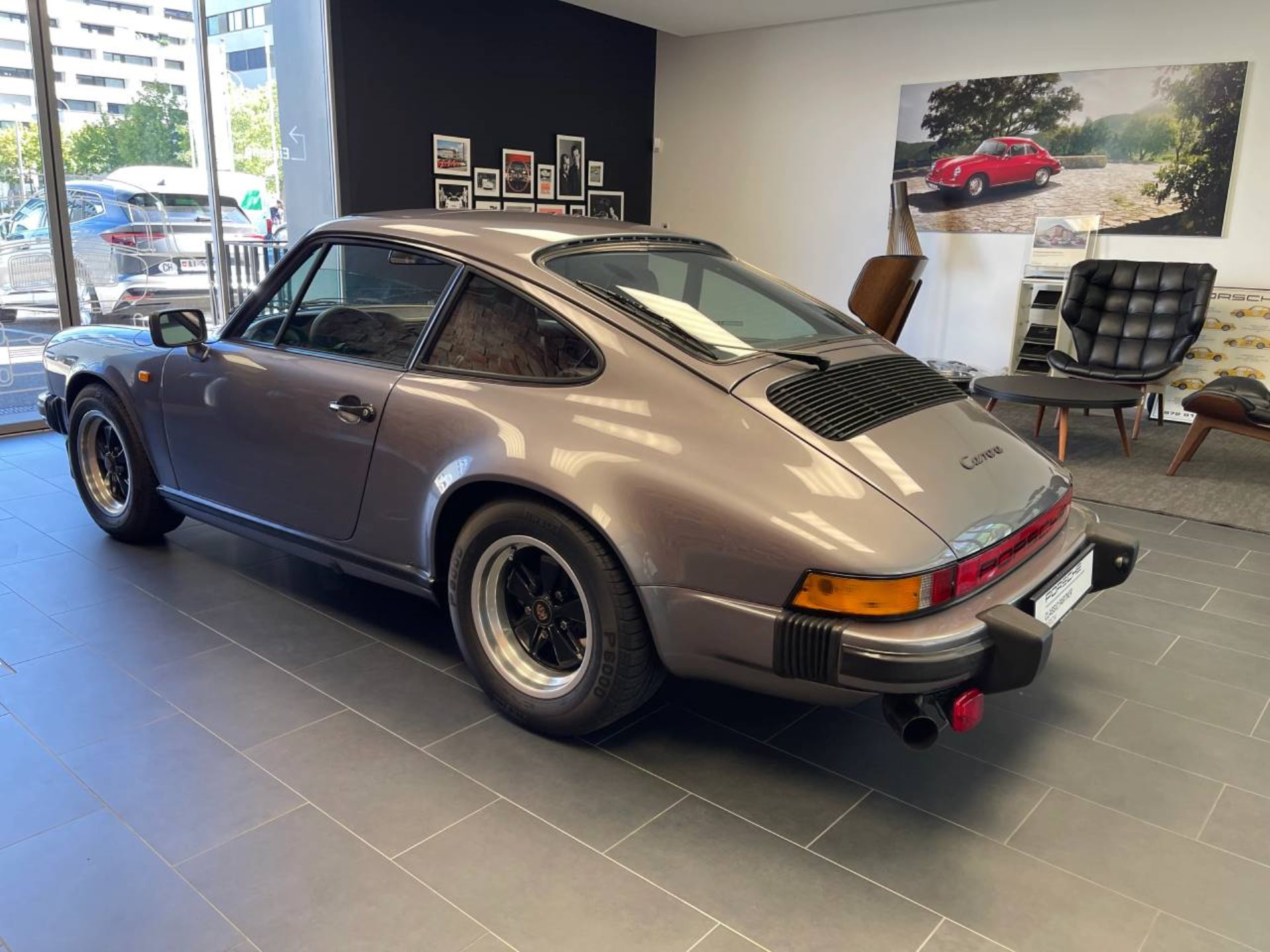 PORSCHE 911 Carrera Coupé-image-14
