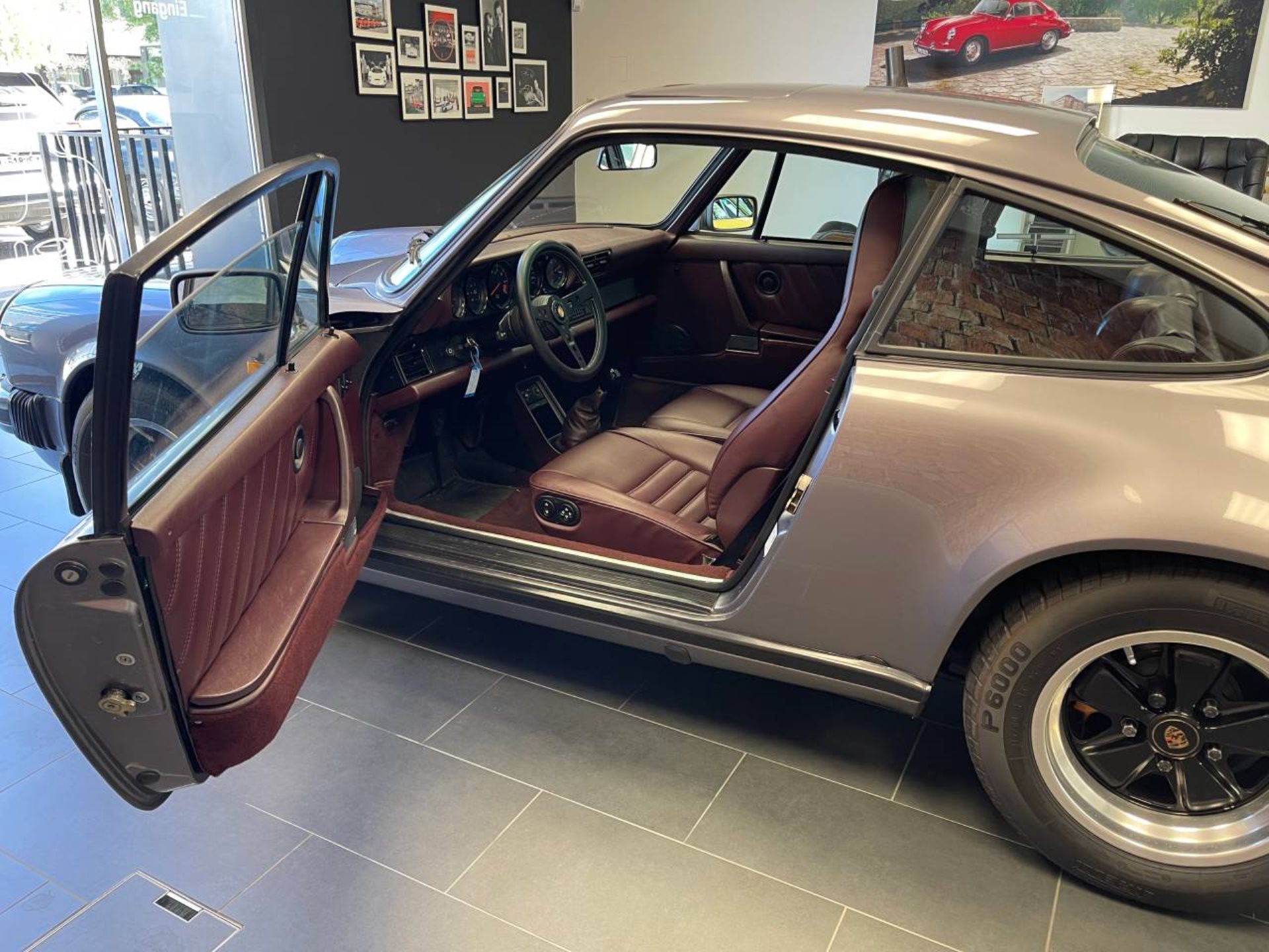 PORSCHE 911 Carrera Coupé-image-17