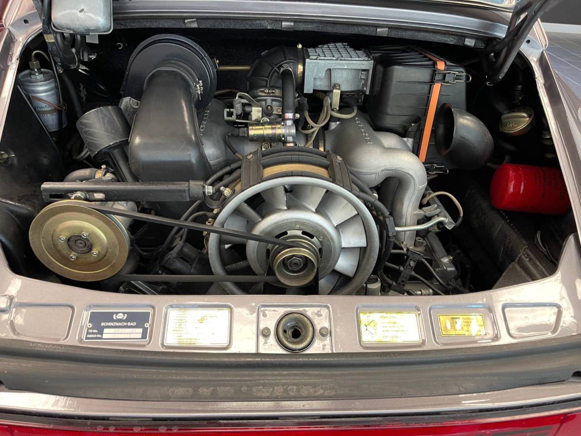 PORSCHE 911 Carrera Coupé-image-18