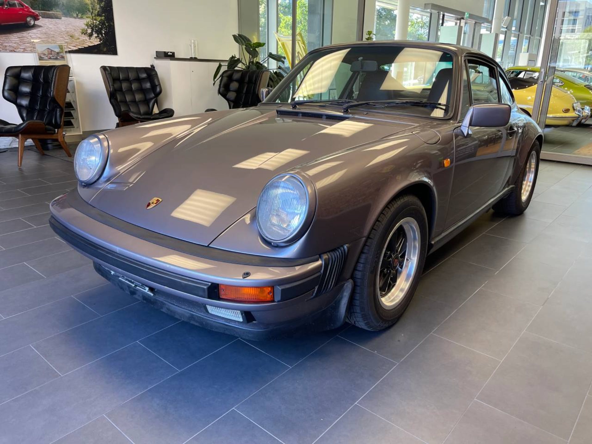 PORSCHE 911 Carrera Coupé-image-13