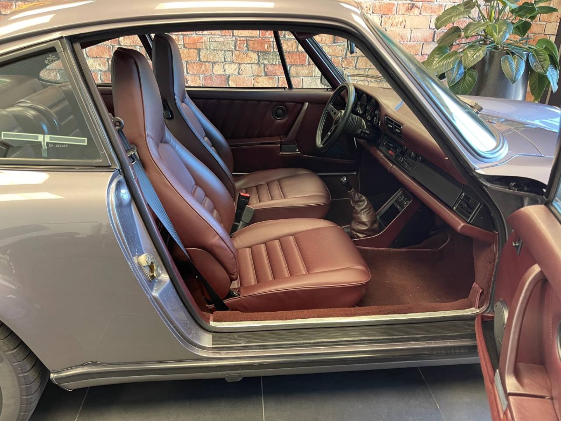 PORSCHE 911 Carrera Coupé-image-16