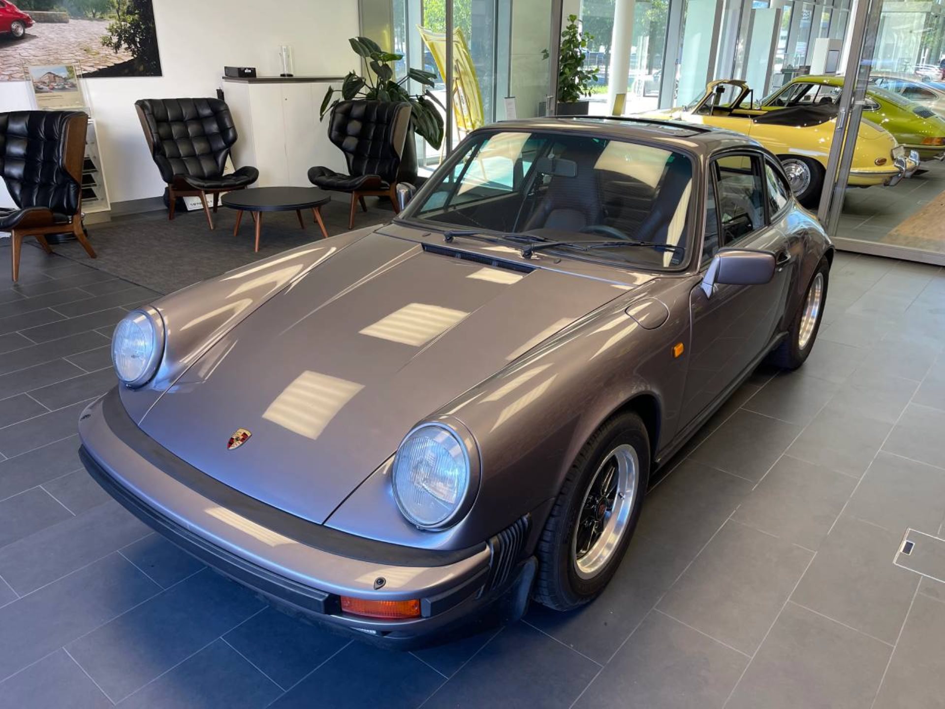 PORSCHE 911 Carrera Coupé-image-2
