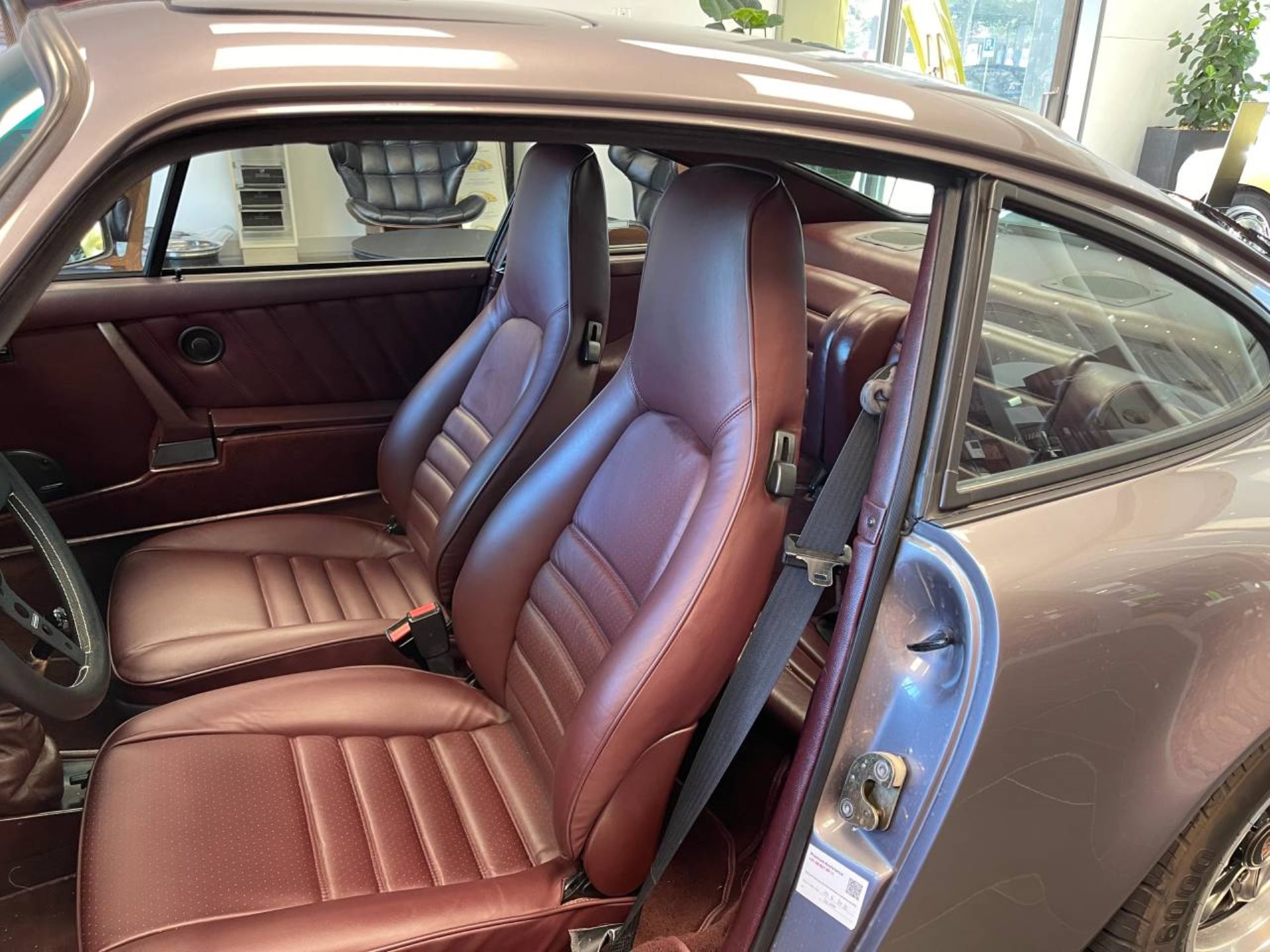 PORSCHE 911 Carrera Coupé-image-4