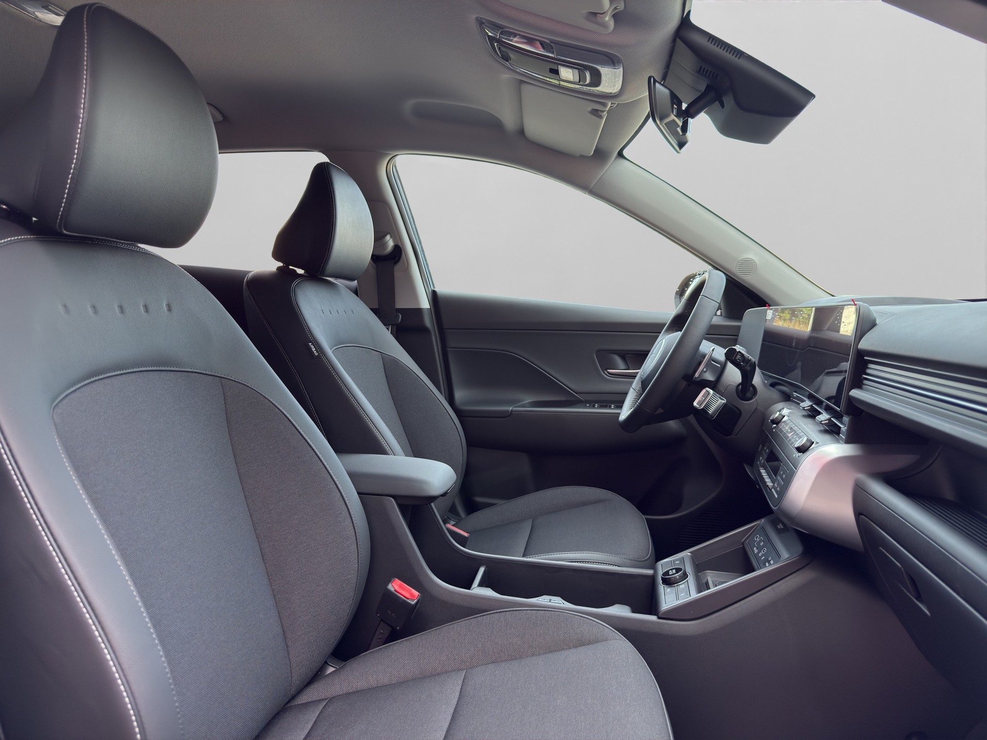 HYUNDAI Kona EV 65.4 kWh Amplia-image-9