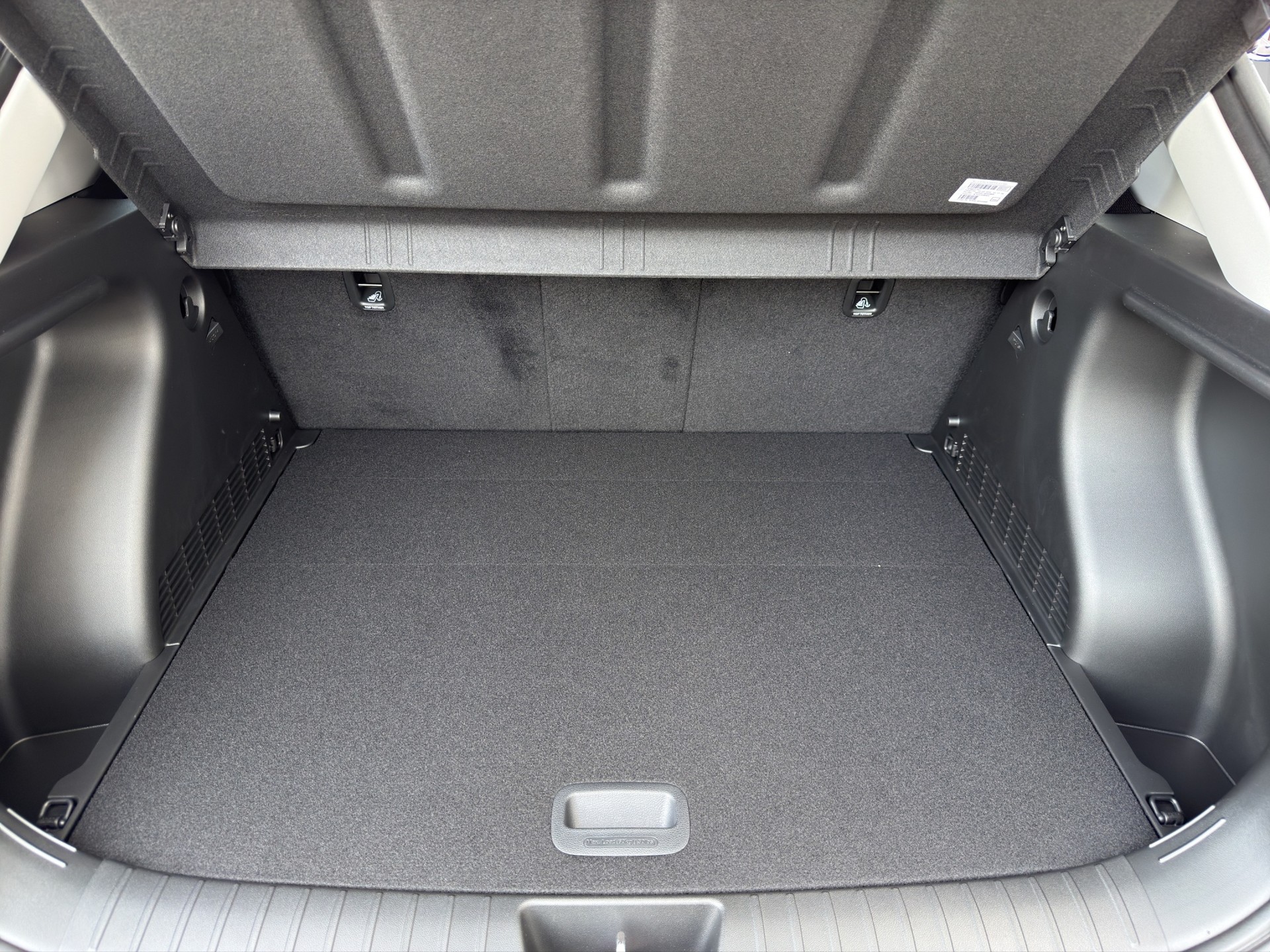 HYUNDAI Kona EV 65.4 kWh Amplia-image-12