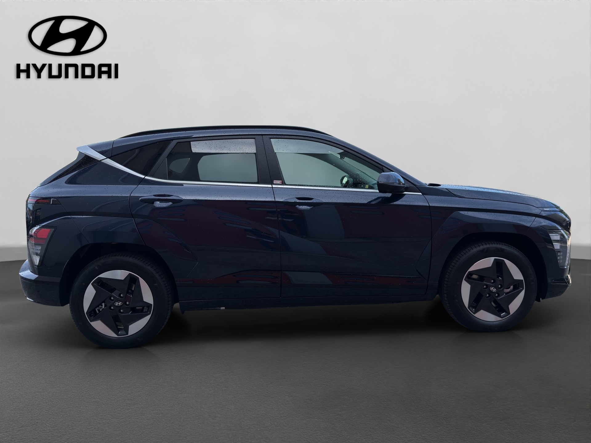 HYUNDAI Kona EV 65.4 kWh Amplia-image-6