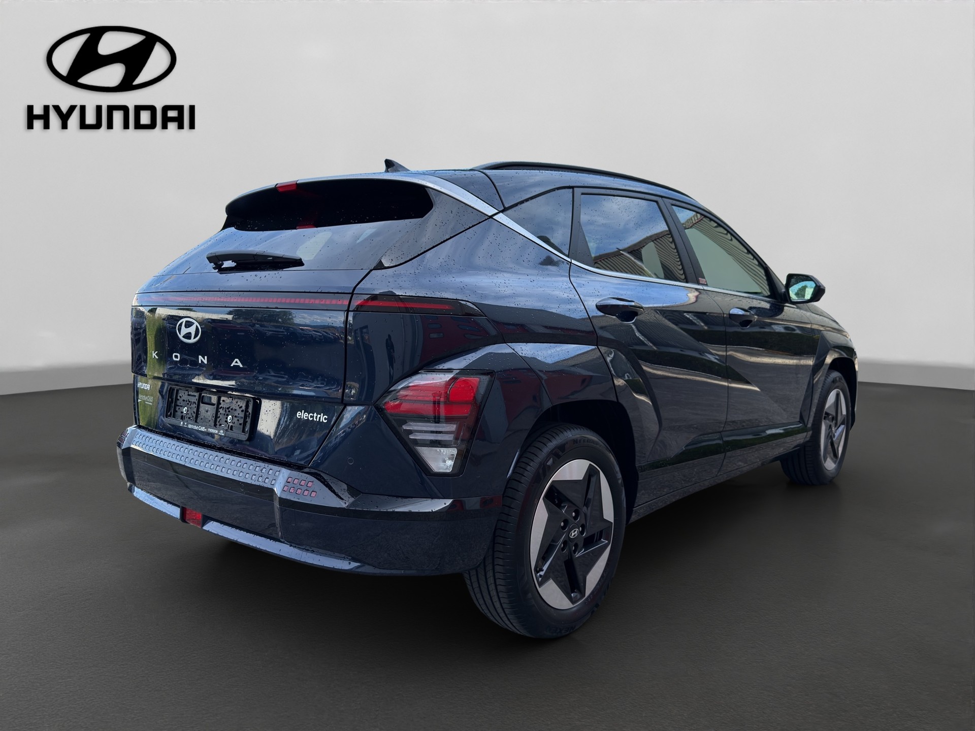 HYUNDAI Kona EV 65.4 kWh Amplia-image-5