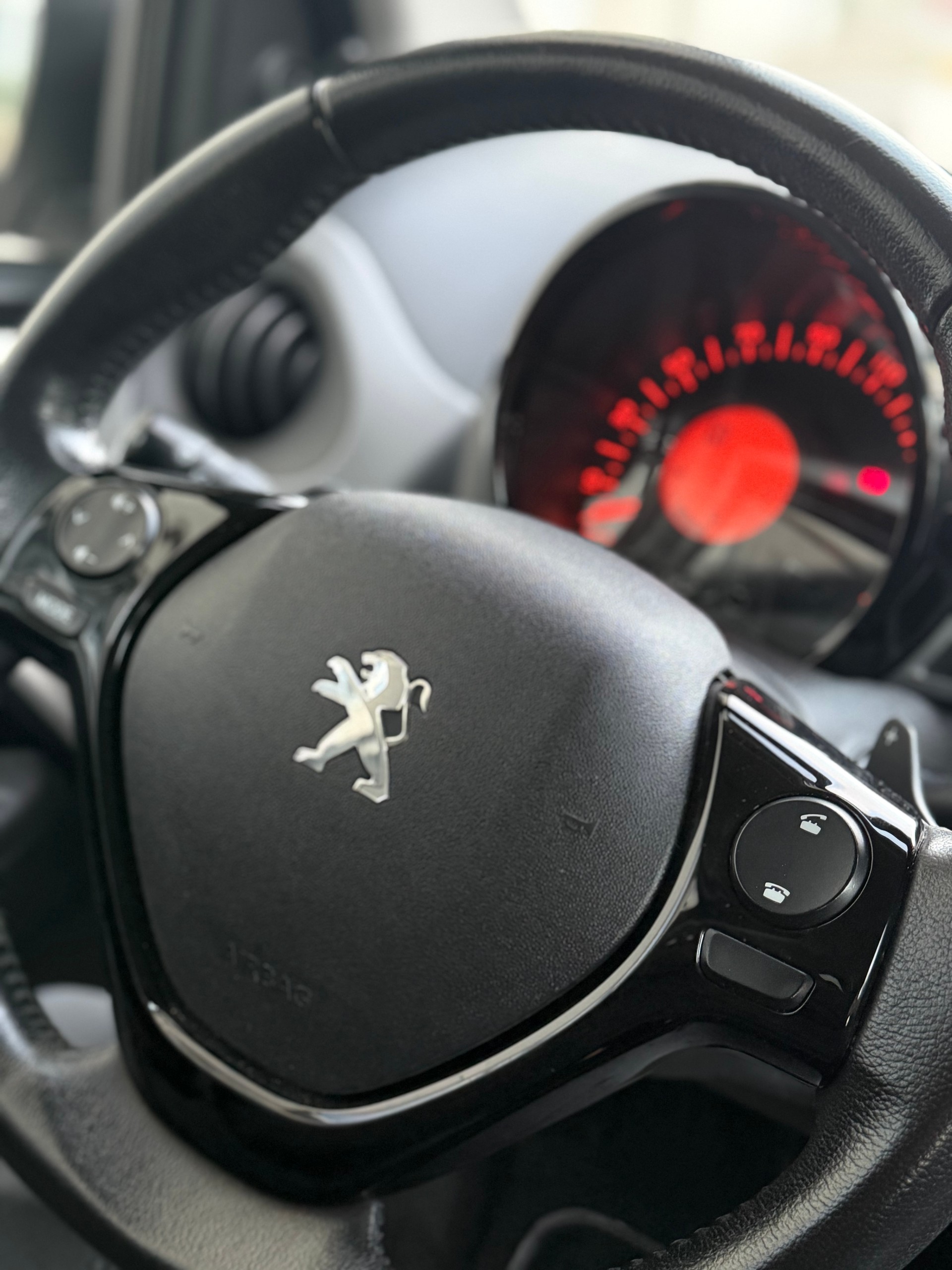 PEUGEOT 108 1.0 VTi AUTOMAT Active ETG | CarPlay | Bluetooth | Frisch MFK | Frisch Service | Klima | Rückfahrkamera |-image-10