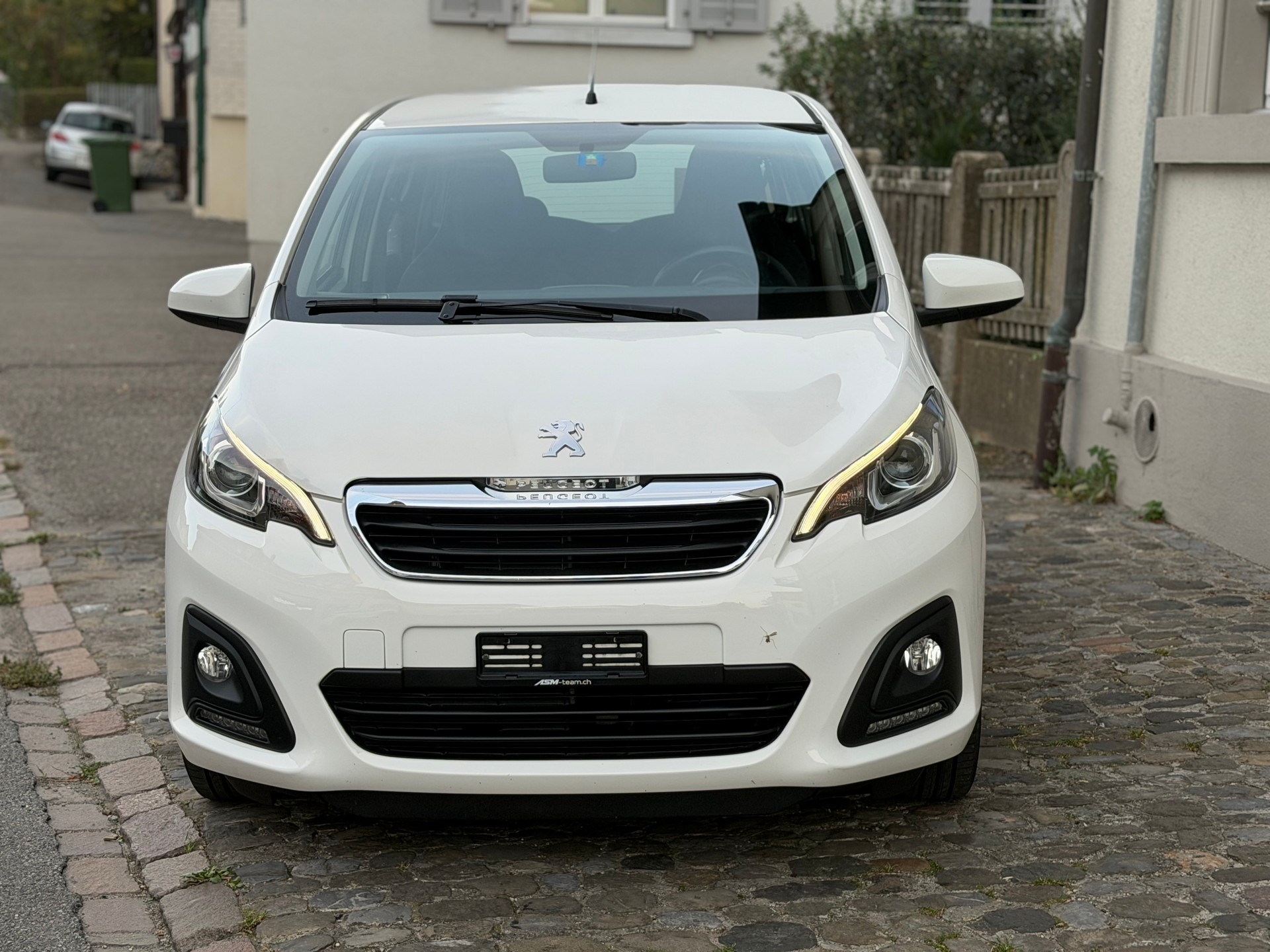 PEUGEOT 108 1.0 VTi AUTOMAT Active ETG | CarPlay | Bluetooth | Frisch MFK | Frisch Service | Klima | Rückfahrkamera |-image-1