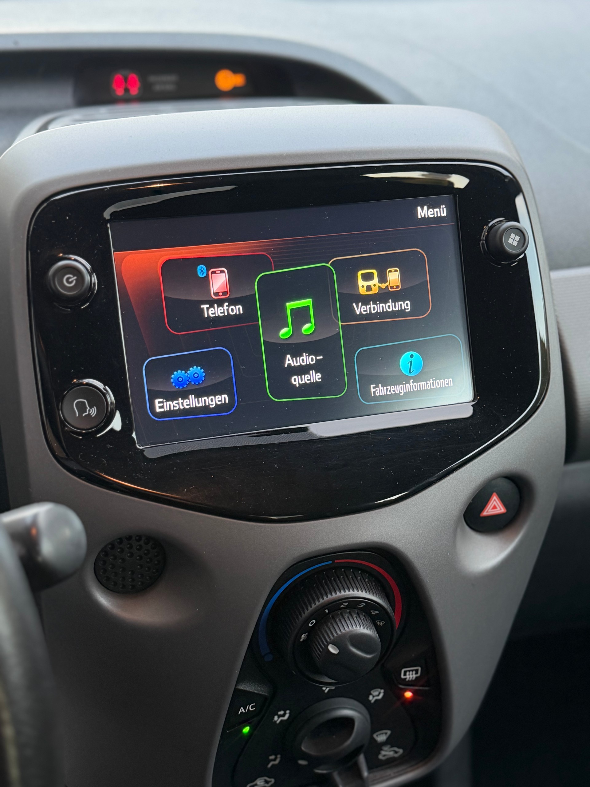 PEUGEOT 108 1.0 VTi AUTOMAT Active ETG | CarPlay | Bluetooth | Frisch MFK | Frisch Service | Klima | Rückfahrkamera |-image-9