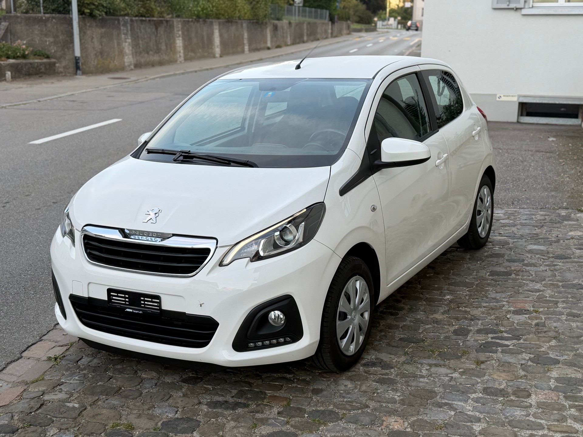 PEUGEOT 108 1.0 VTi AUTOMAT Active ETG | CarPlay | Bluetooth | Frisch MFK | Frisch Service | Klima | Rückfahrkamera |-image-0