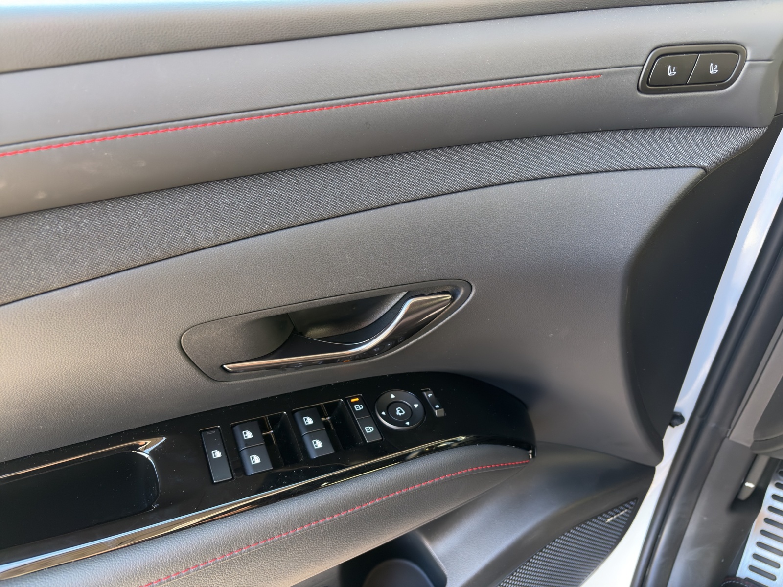HYUNDAI Tucson 1.6 T-GDi PHEV N-Line Sunroof 4WD-image-14