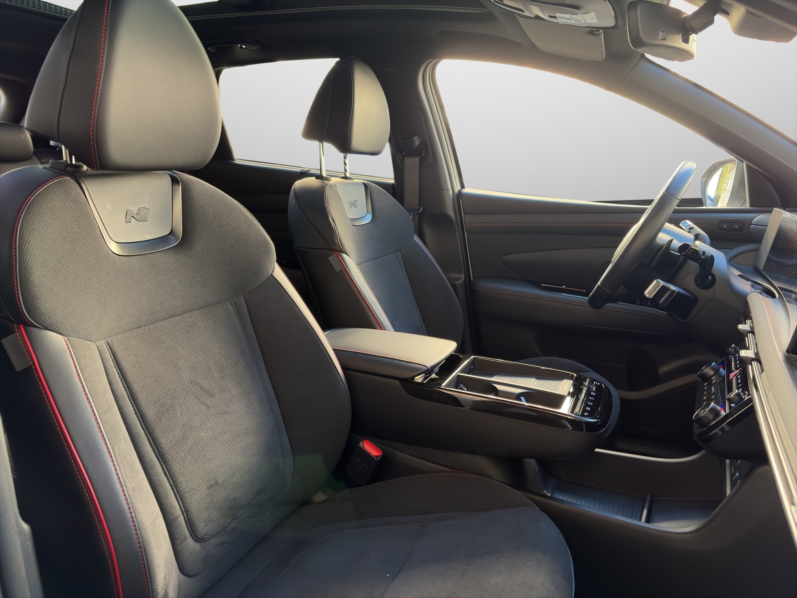 HYUNDAI Tucson 1.6 T-GDi PHEV N-Line Sunroof 4WD-image-12