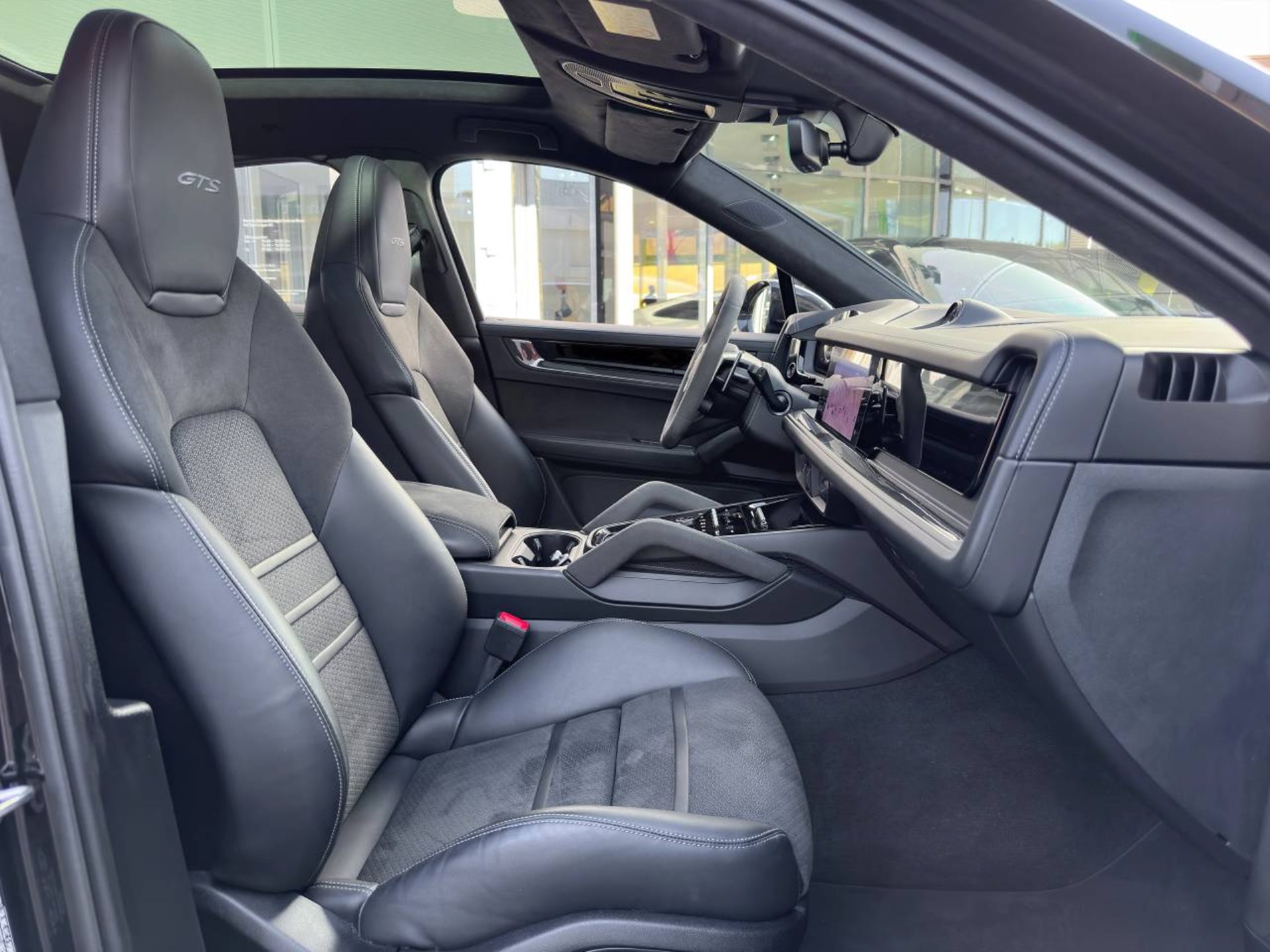 PORSCHE Cayenne GTS Coupé-image-19