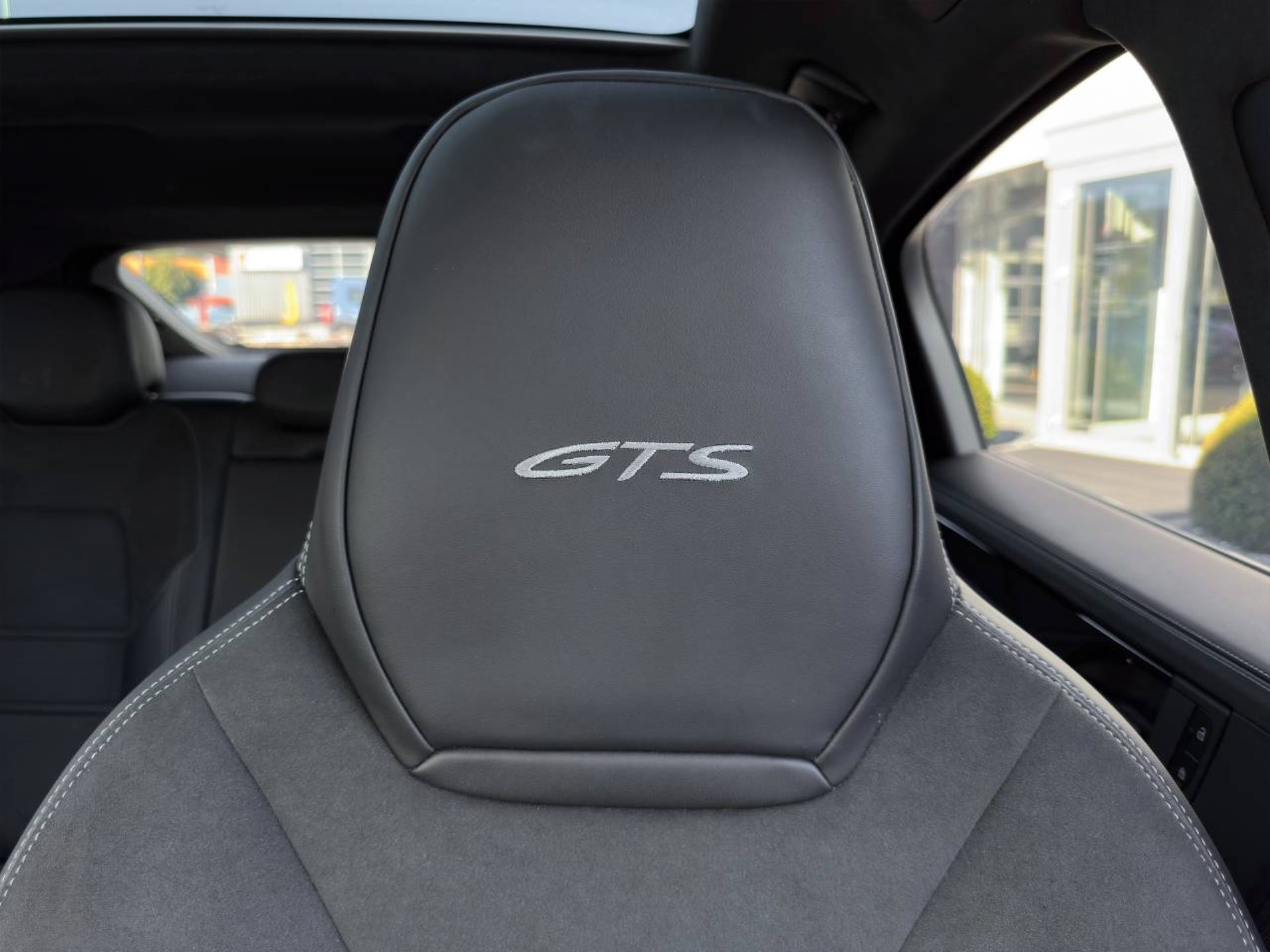 PORSCHE Cayenne GTS Coupé-image-25