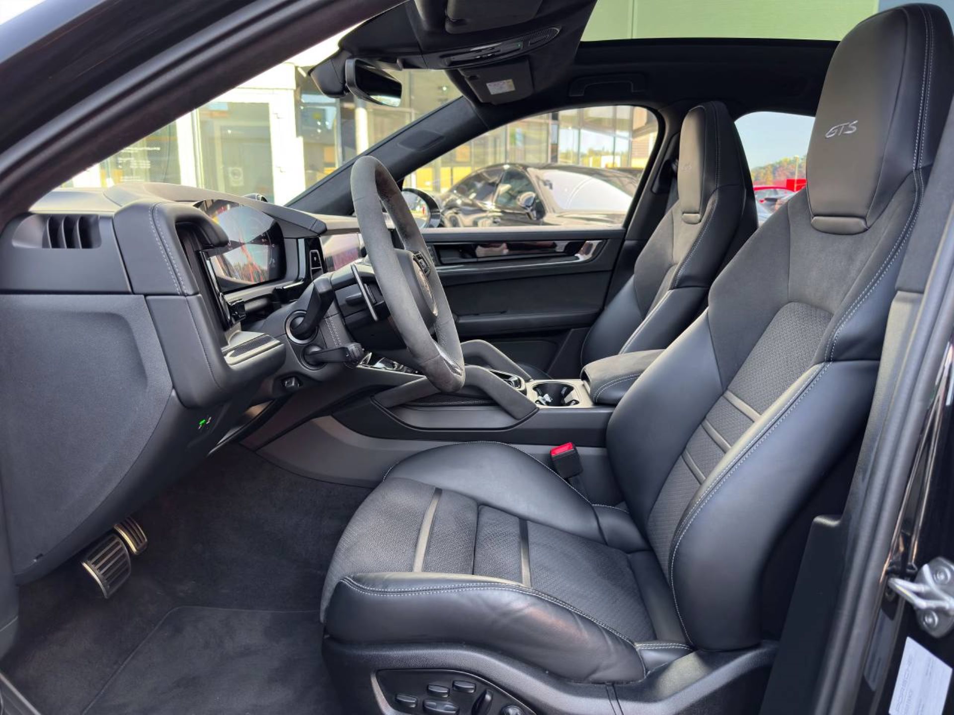 PORSCHE Cayenne GTS Coupé-image-4