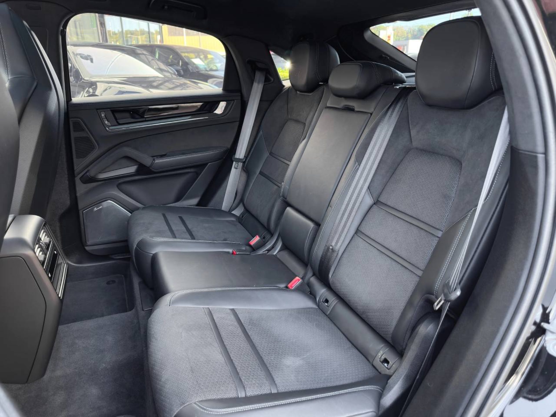 PORSCHE Cayenne GTS Coupé-image-22
