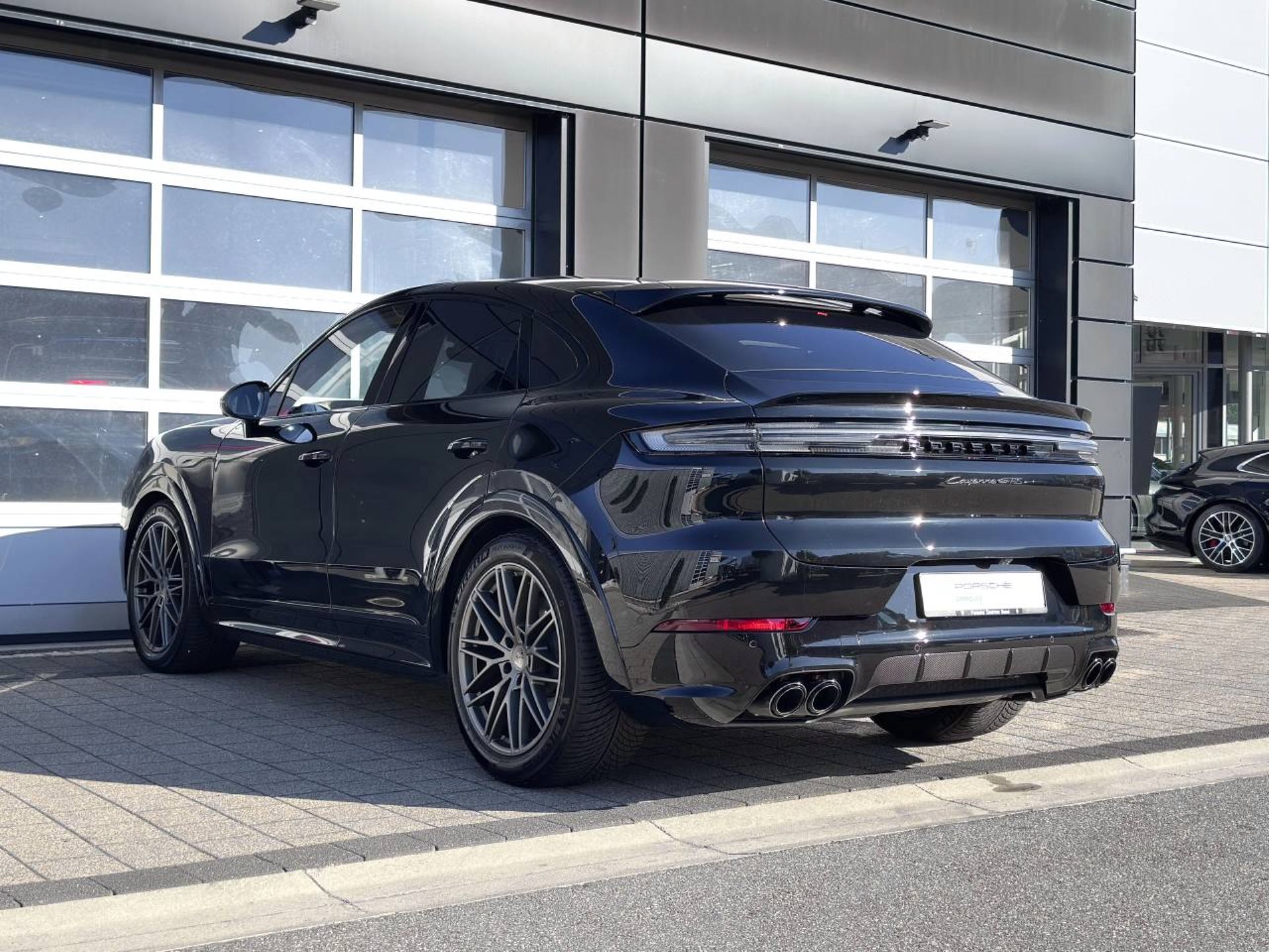 PORSCHE Cayenne GTS Coupé-image-10