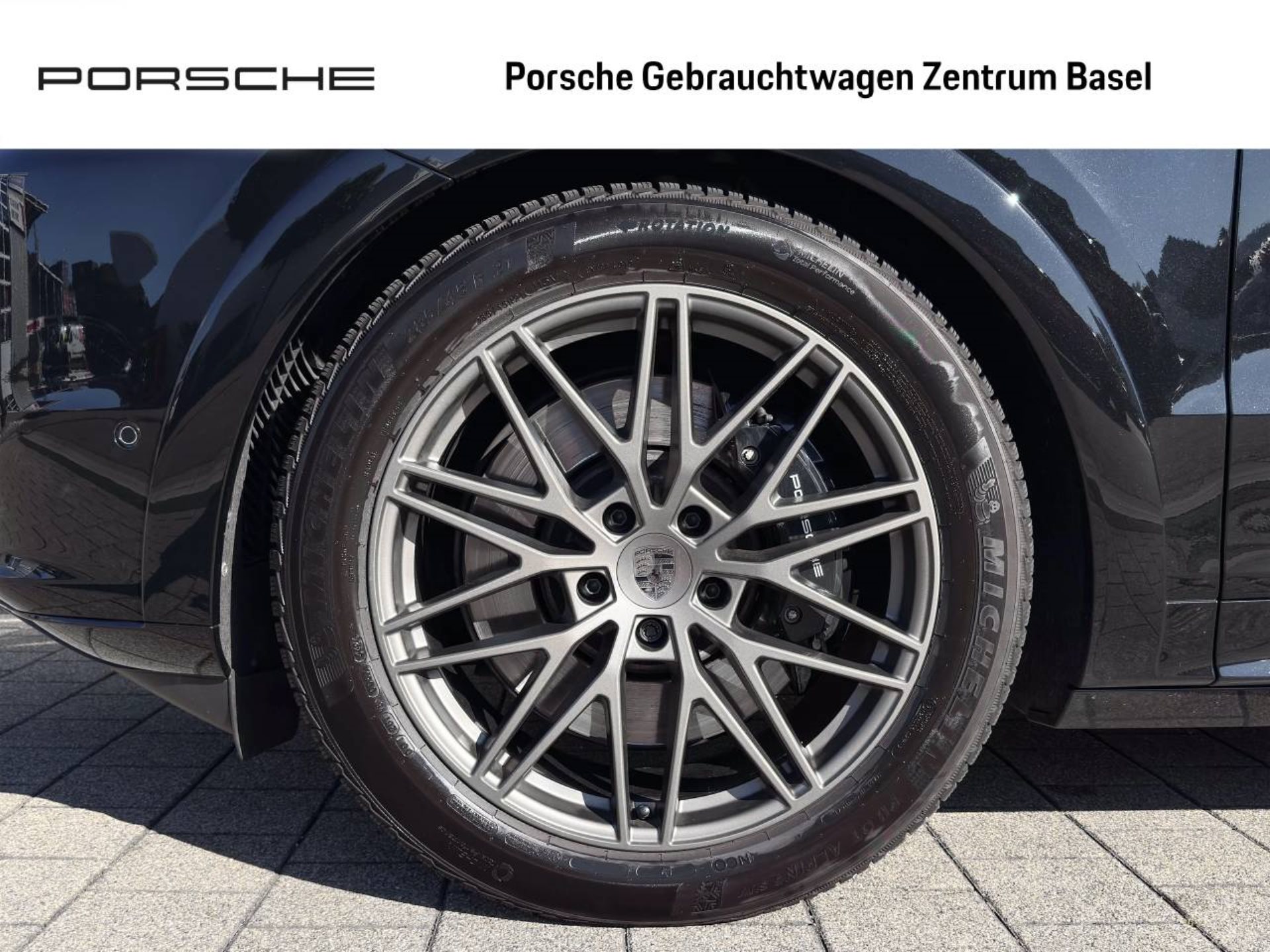 PORSCHE Cayenne GTS Coupé-image-5