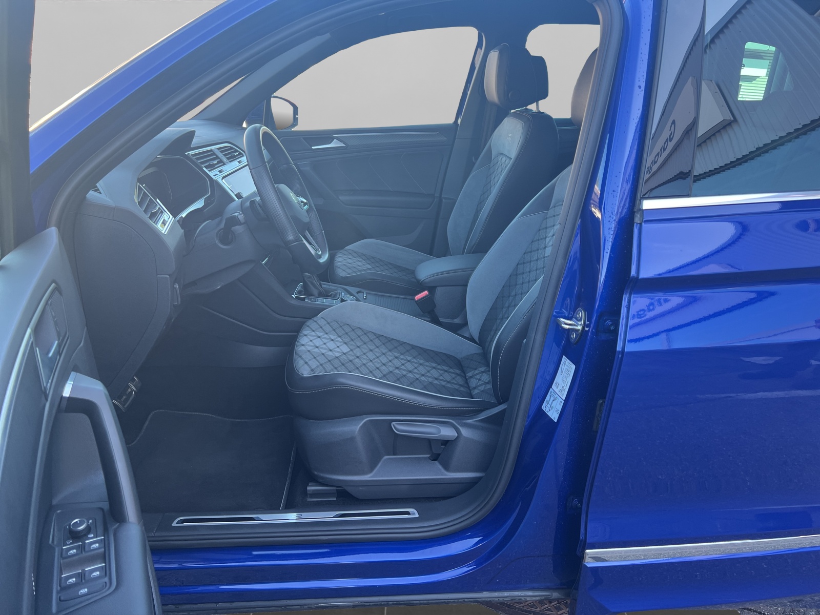 VW Tiguan 2.0TSI R-Line 4Motion DSG-image-8