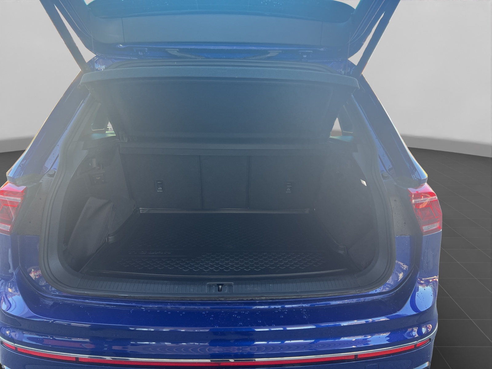 VW Tiguan 2.0TSI R-Line 4Motion DSG-image-13