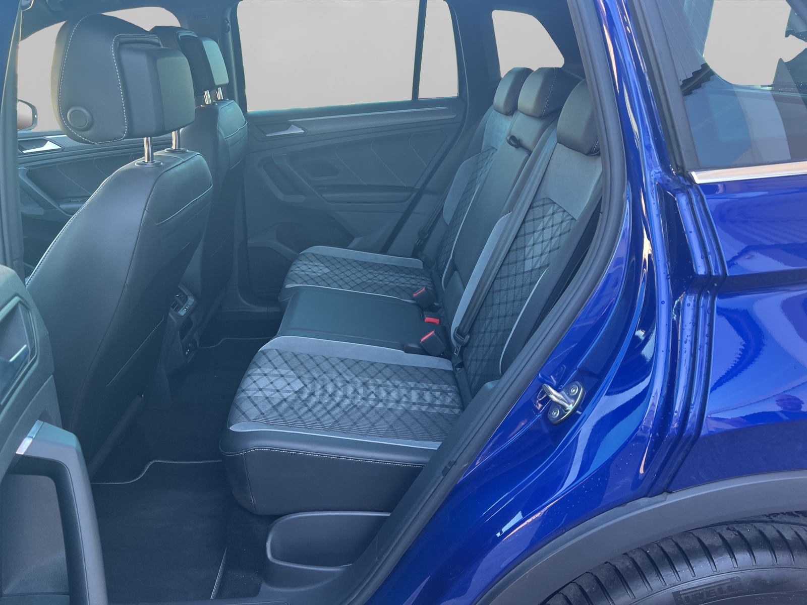 VW Tiguan 2.0TSI R-Line 4Motion DSG-image-12