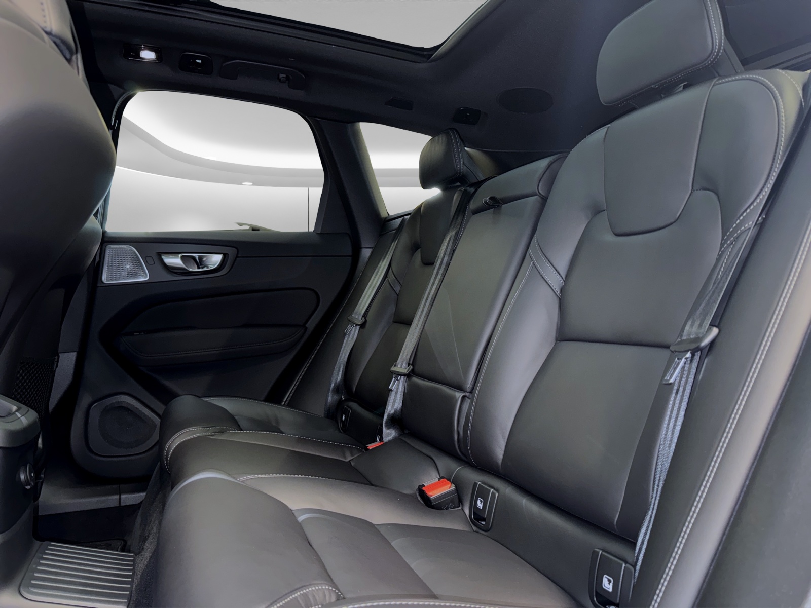 VOLVO XC60 2.0 T8 TE Black Edition eAWD-image-14