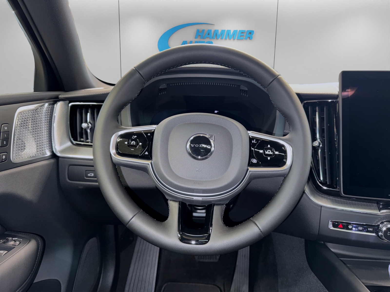 VOLVO XC60 2.0 T8 TE Black Edition eAWD-image-11