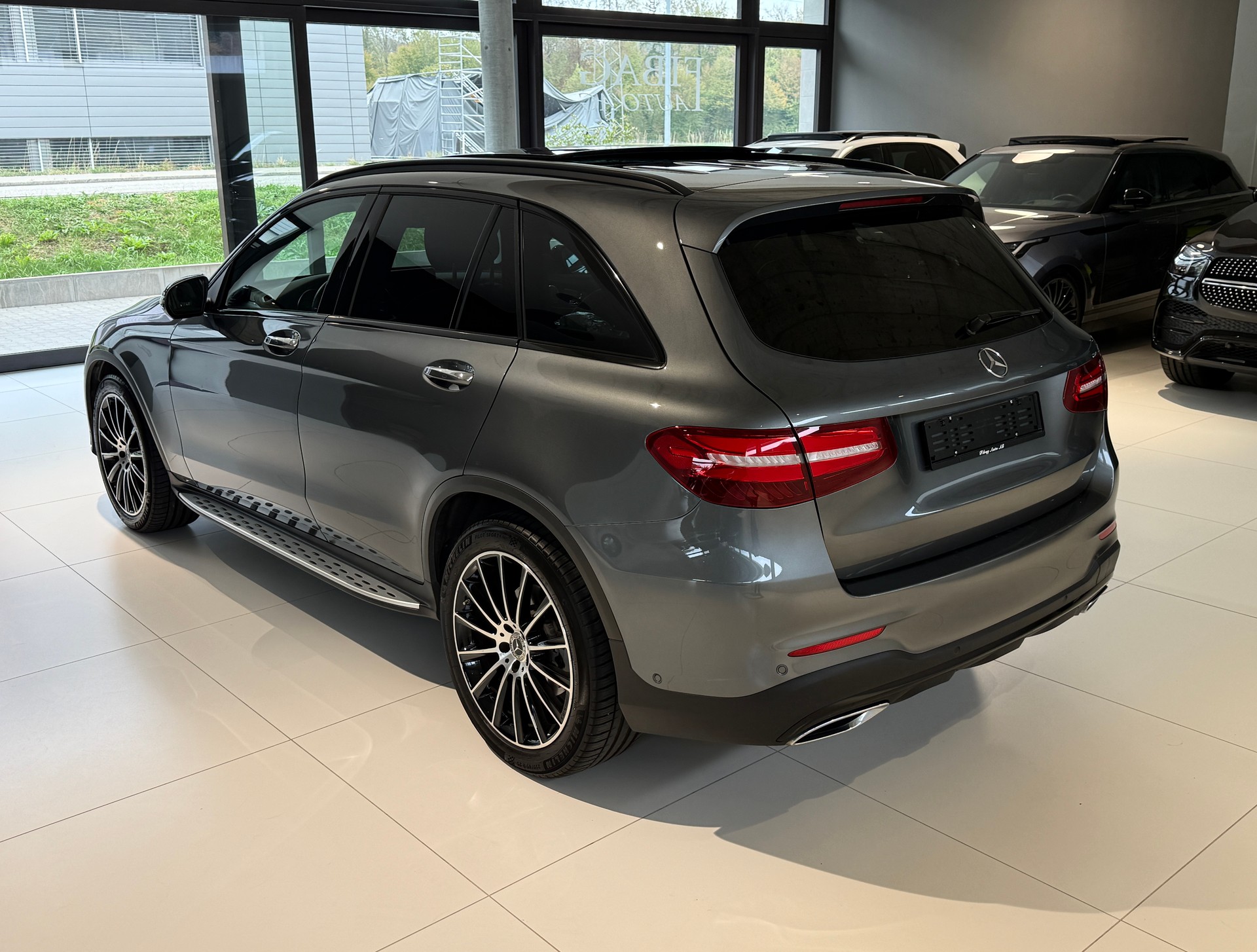 MERCEDES-BENZ GLC 250 d AMG Line 4Matic 9G-Tronic / CH-Fahrzeug / Panoramadach / Distanzregler / 360grd Kamera-image-22