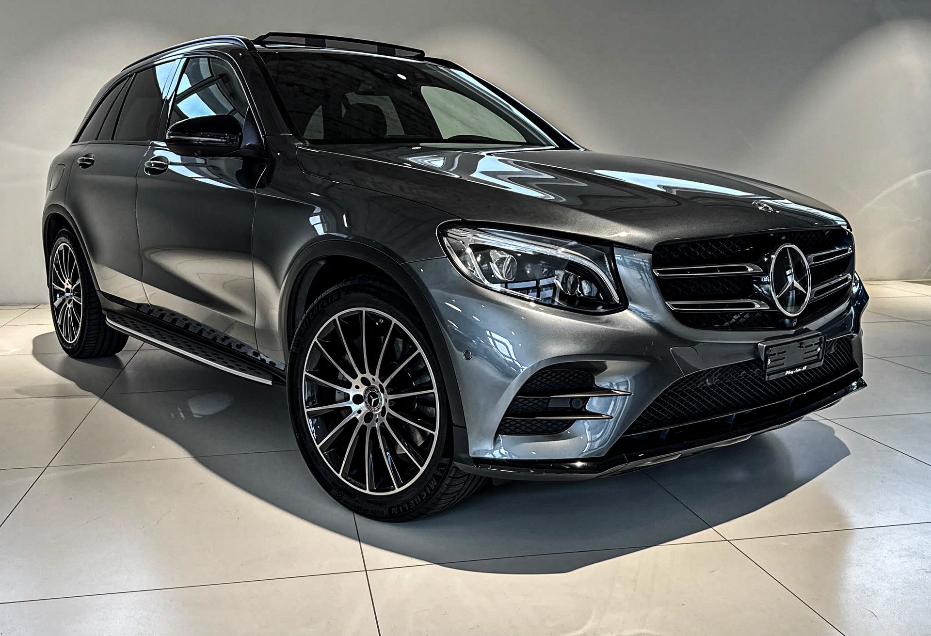 MERCEDES-BENZ GLC 250 d AMG Line 4Matic 9G-Tronic / CH-Fahrzeug / Panoramadach / Distanzregler / 360grd Kamera-image-1