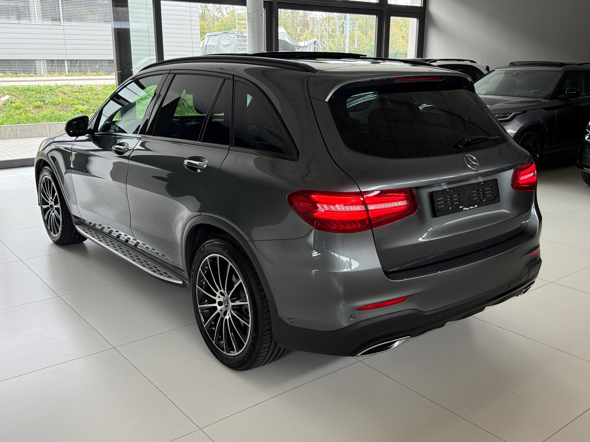 MERCEDES-BENZ GLC 250 d AMG Line 4Matic 9G-Tronic / CH-Fahrzeug / Panoramadach / Distanzregler / 360grd Kamera-image-23