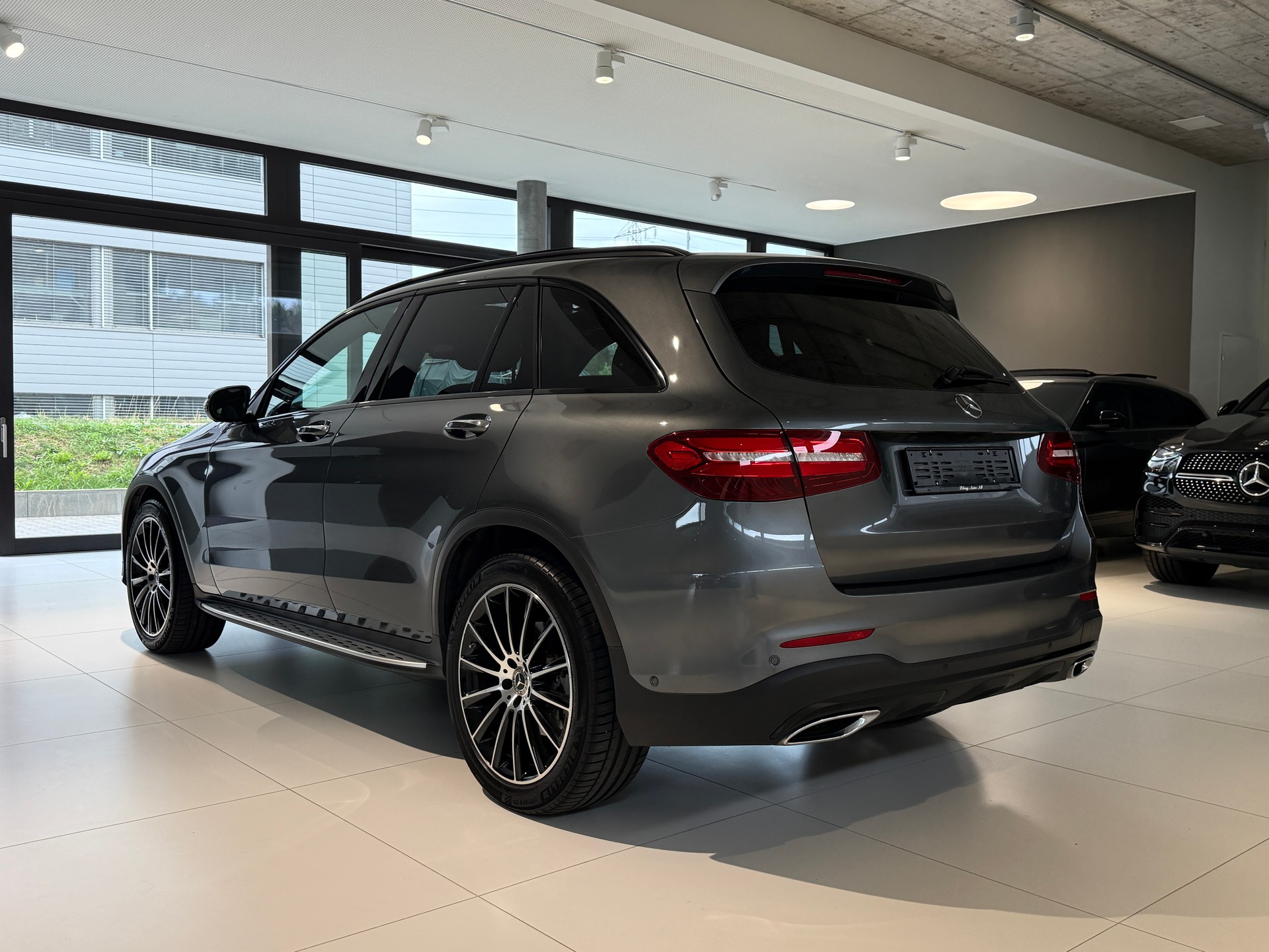 MERCEDES-BENZ GLC 250 d AMG Line 4Matic 9G-Tronic / CH-Fahrzeug / Panoramadach / Distanzregler / 360grd Kamera-image-24