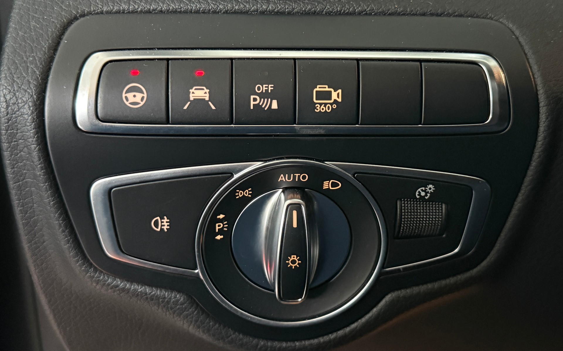 MERCEDES-BENZ GLC 250 d AMG Line 4Matic 9G-Tronic / CH-Fahrzeug / Panoramadach / Distanzregler / 360grd Kamera-image-14