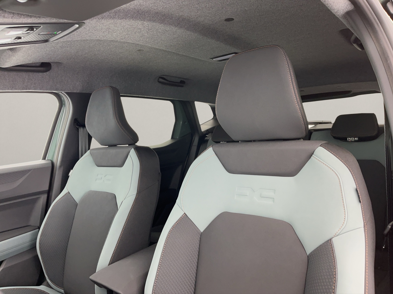 DACIA Duster 1.2 Hybrid Extreme 4WD-image-14