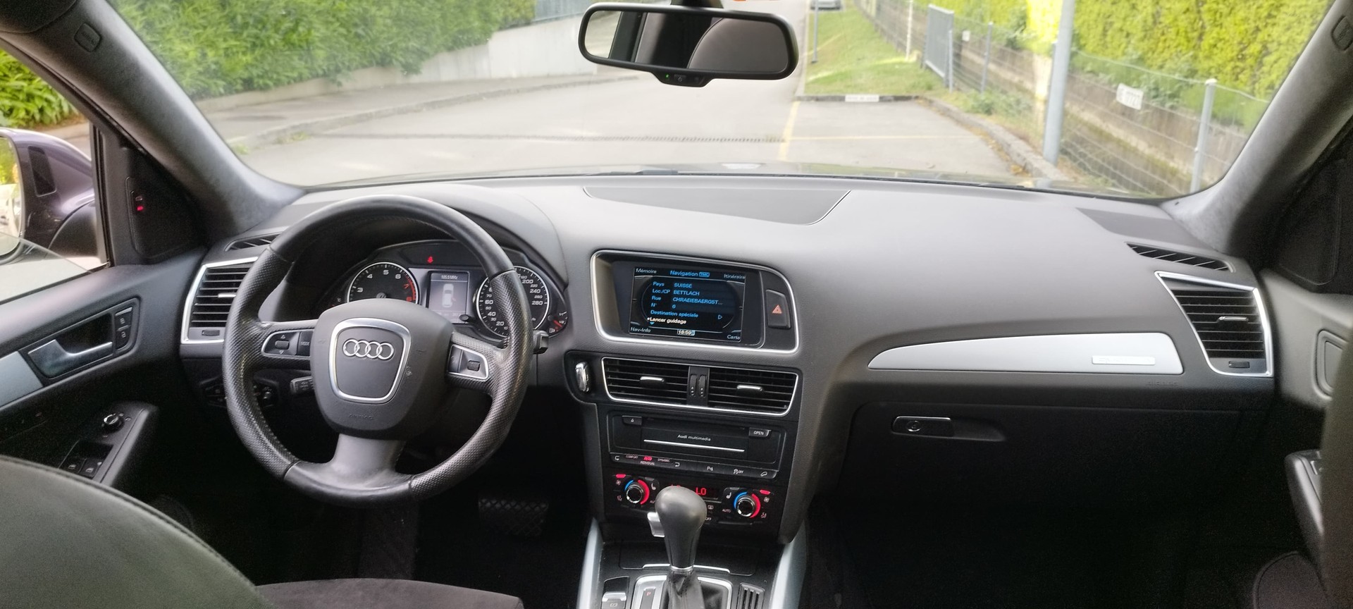 AUDI Q5 3.2 FSI quattro S-tronic-image-10