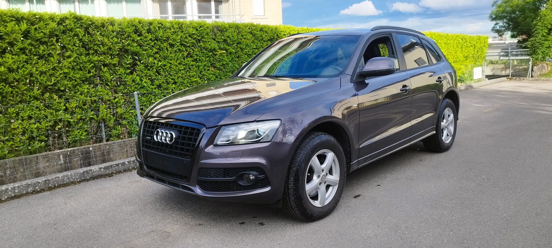 AUDI Q5 3.2 FSI quattro S-tronic-image-1