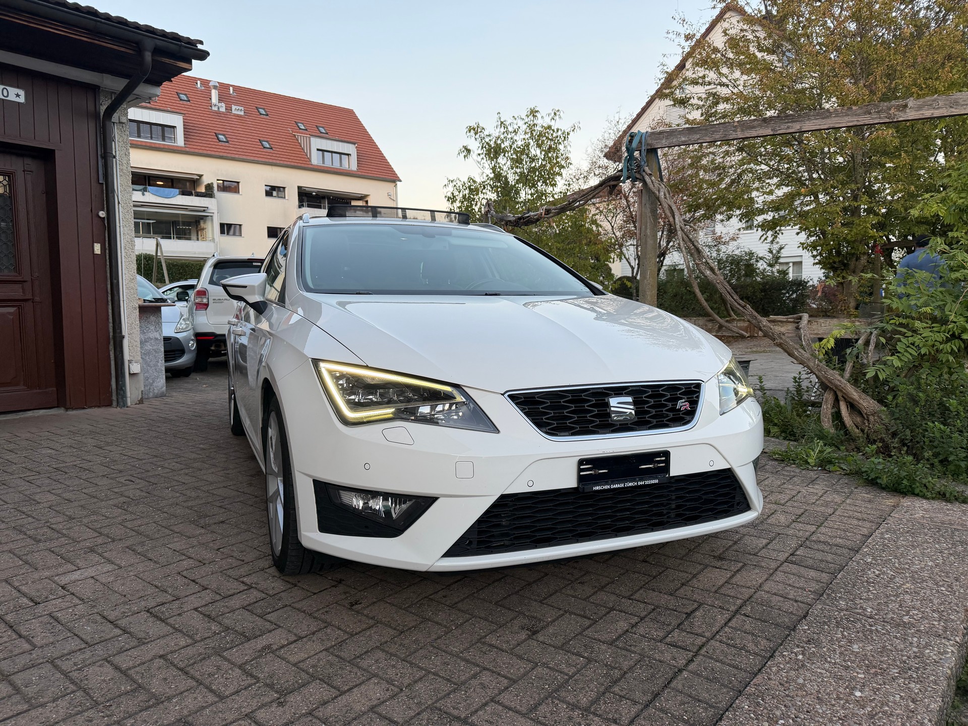 SEAT Leon ST 2.0 TDI FR-image-1