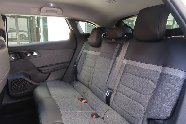 CITROEN C5 X 1.2 Feel Pack EAT8-image-10