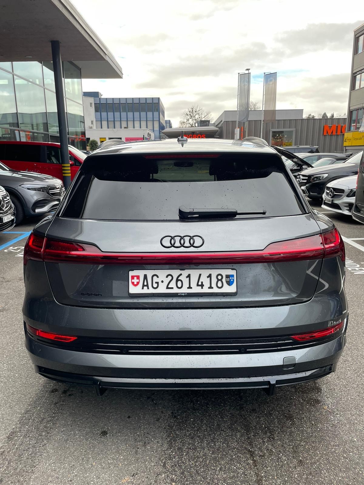 AUDI e-tron 55 Advanced Black Edition quattro-image-1