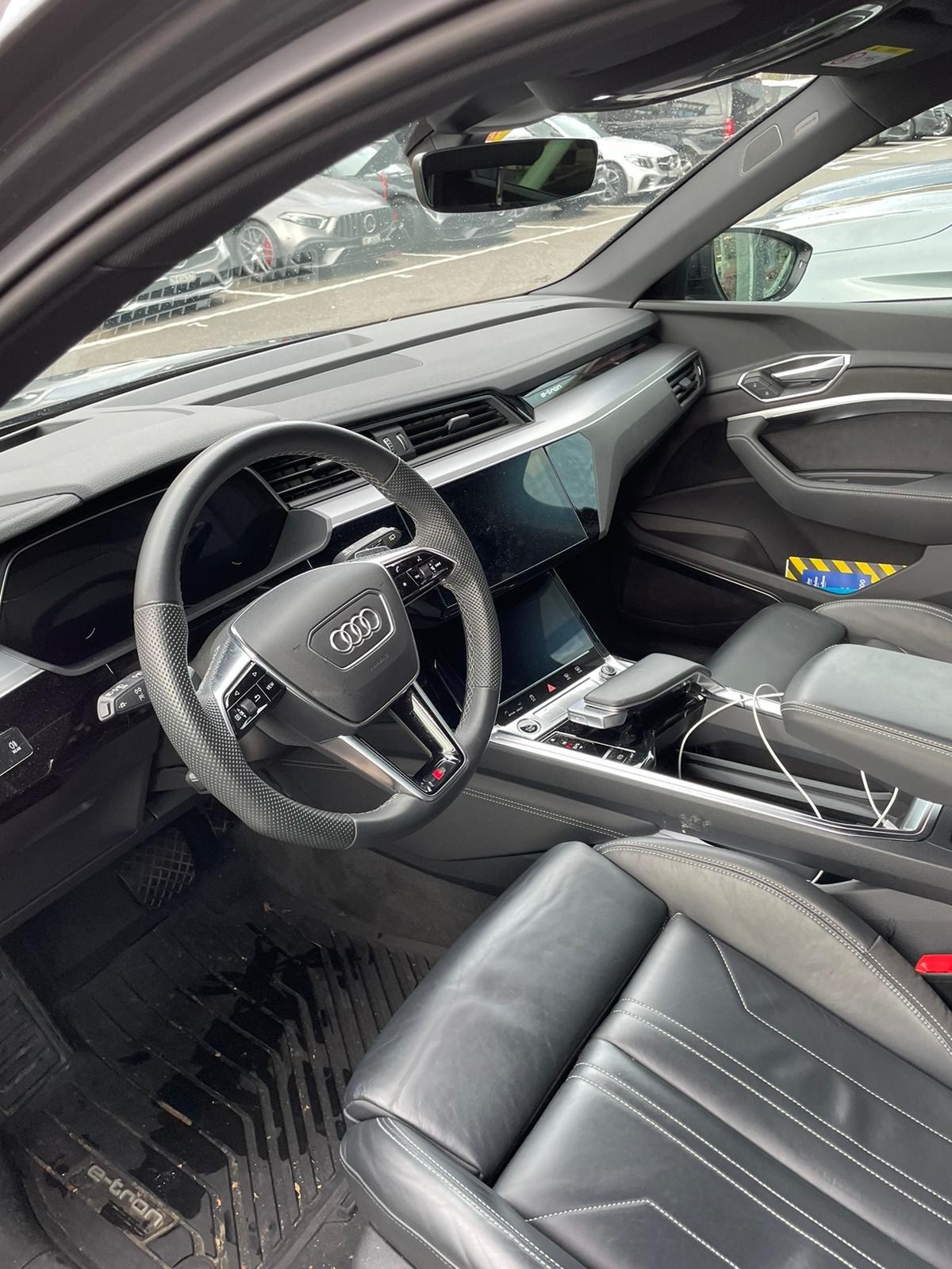 AUDI e-tron 55 Advanced Black Edition quattro-image-3