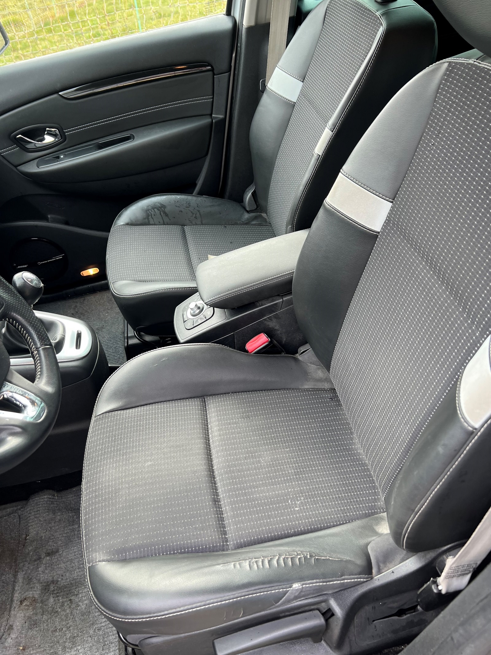 RENAULT Grand Scénic 1.2 16V Turbo Bose Edition-image-8