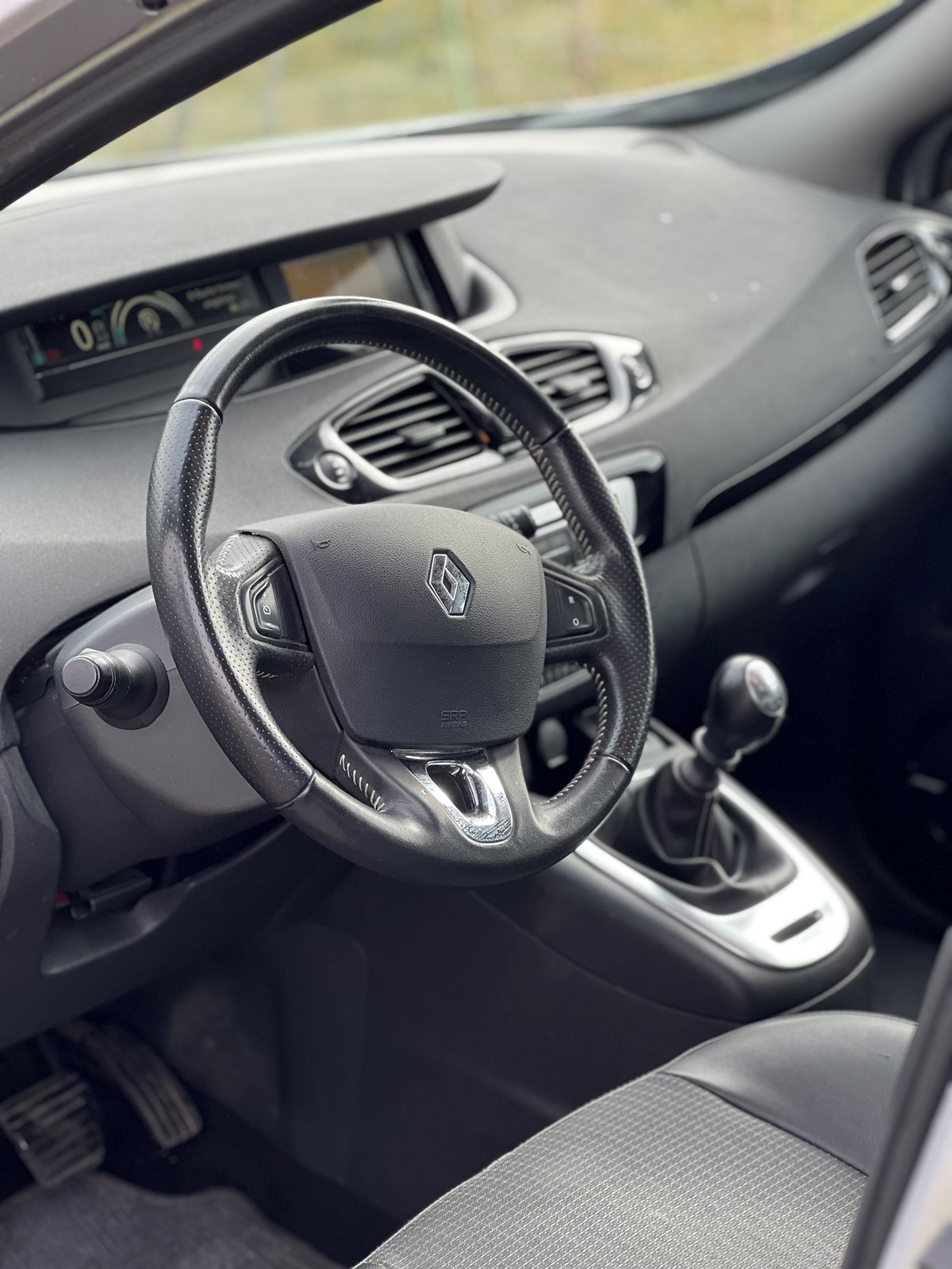 RENAULT Grand Scénic 1.2 16V Turbo Bose Edition-image-7