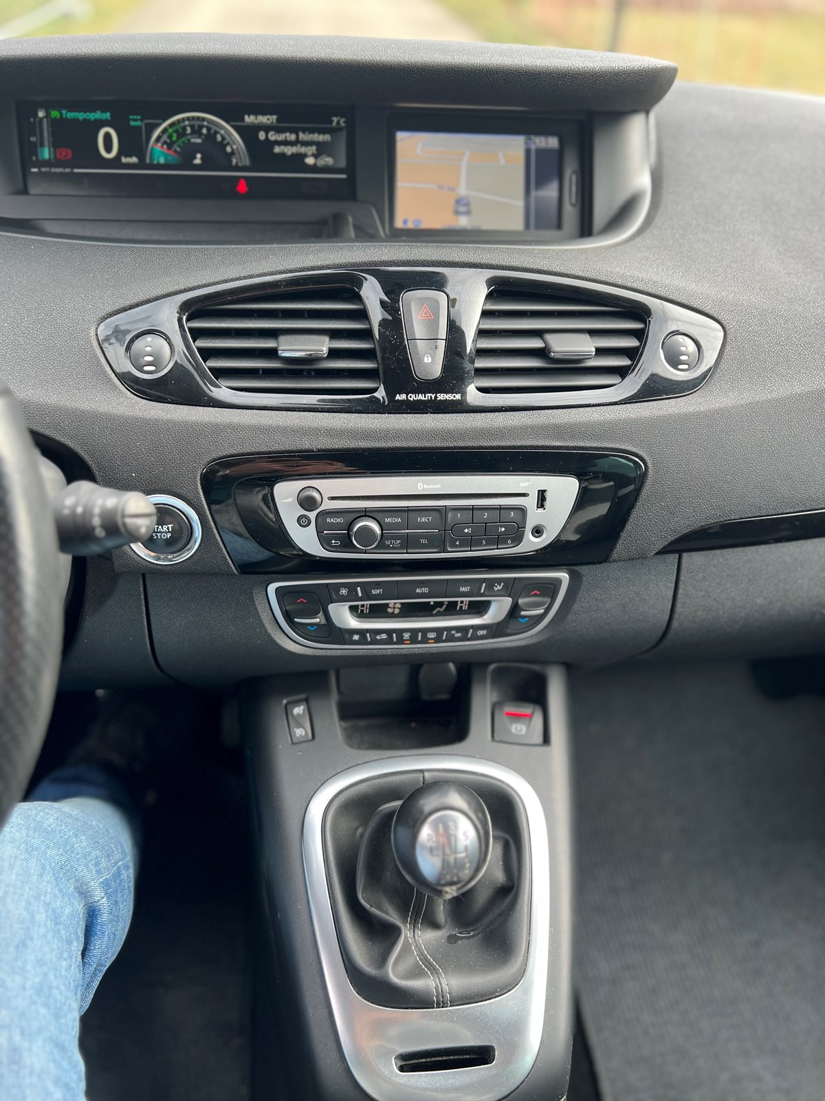 RENAULT Grand Scénic 1.2 16V Turbo Bose Edition-image-9