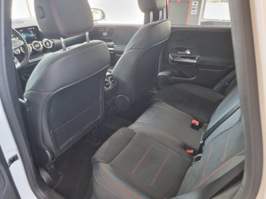 MERCEDES-BENZ B 250 4Matic AMG Line-image-12