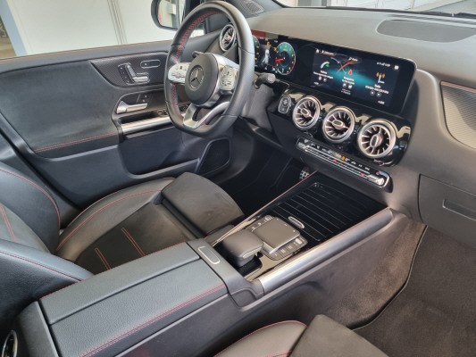 MERCEDES-BENZ B 250 4Matic AMG Line-image-13