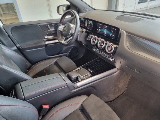 MERCEDES-BENZ B 250 4Matic AMG Line-image-11