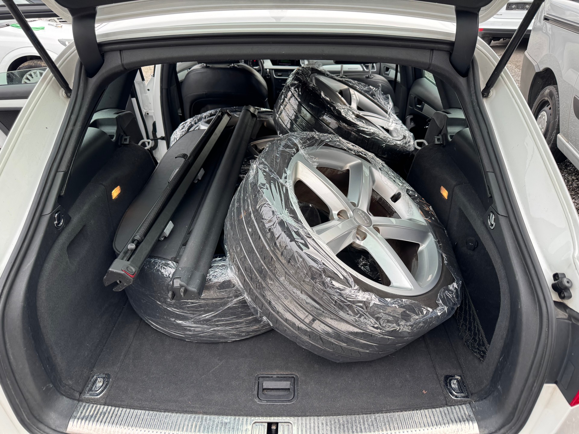 AUDI Avant 2.0 TDI Quattro-image-11
