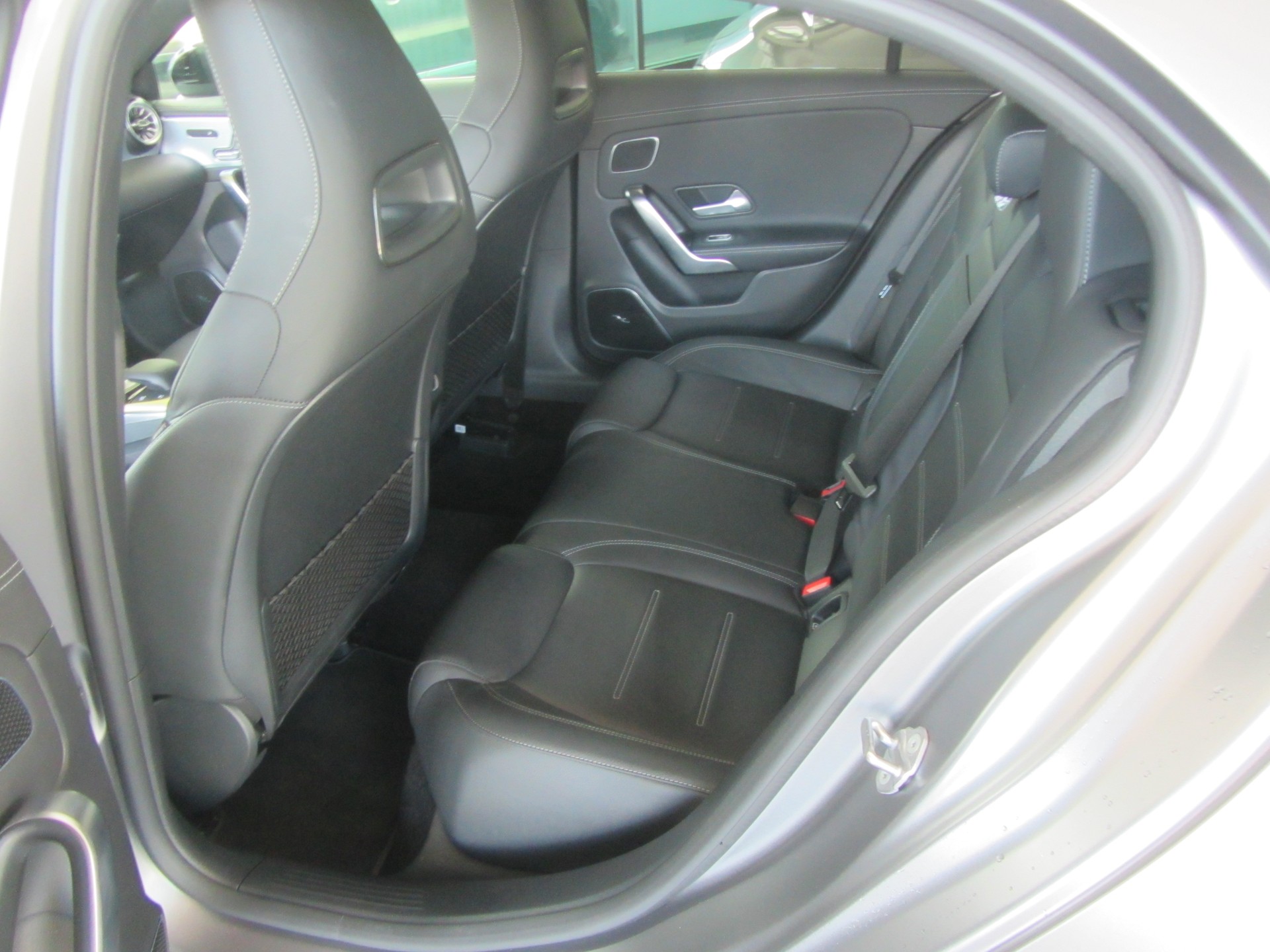 MERCEDES-BENZ A 35 AMG 4Matic Speedshift-image-5